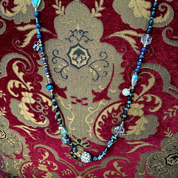Gorgeous 22in Long Blue Crystal Necklace- Statement Piece - Picture 8 of 10